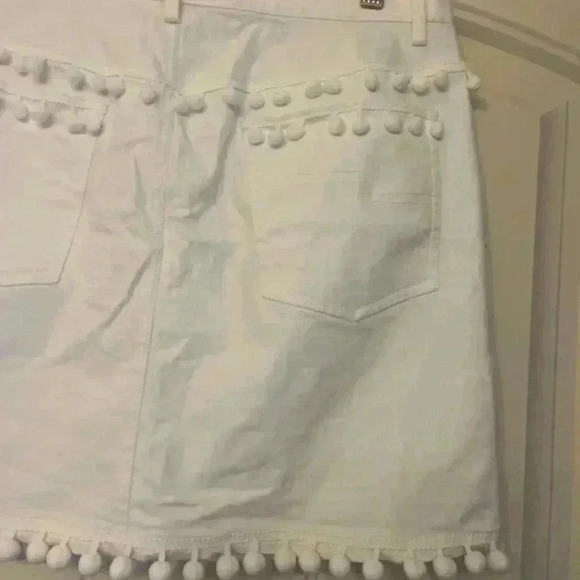 A-TOUT-AGE Demi White denim skirt like new, high waisted size 8 - Picture 11 of 14